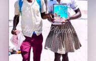 Rentrée scolaire: À la place des élèves, des adultes en uniformes d'écoles ont foulé le macadam à Port-au-Prince